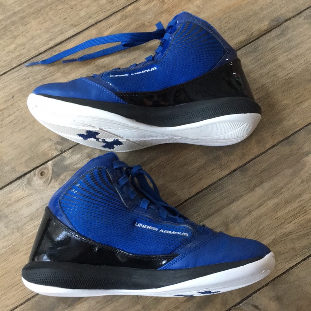 Underarmour boys Basketball Shoes